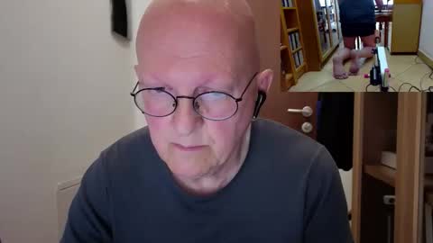 Snapshot of paolo32h chatting on April 26, 1:20 pm paolo32h online show from April 26, 1:20 pm