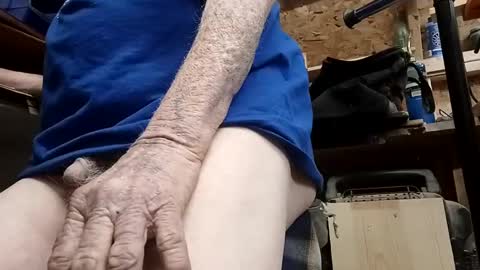 Snapshot of papajb70 chatting on February 19, 4:01 am papajb70 online show from February 19, 4:01 am