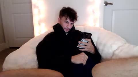 Snapshot of papijakey chatting on January 18, 4:16 am -- New Videos Down Below online show from January 18, 4:16 am