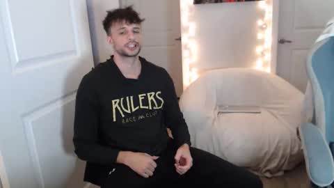 Snapshot of papijakey chatting on February 10, 1:53 am -- New Videos Down Below online show from February 10, 1:53 am