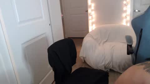 Snapshot of papijakey chatting on February 13, 1:01 am -- New Videos Down Below online show from February 13, 1:01 am