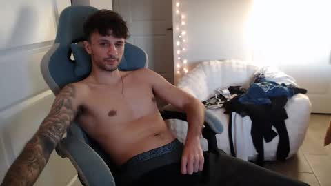 Snapshot of papijakey chatting on February 20, 10:54 pm -- New Videos Down Below online show from February 20, 10:54 pm