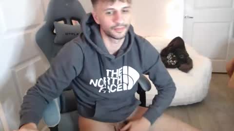 Snapshot of papijakey chatting on February 26, 2:10 am -- New Videos Down Below online show from February 26, 2:10 am