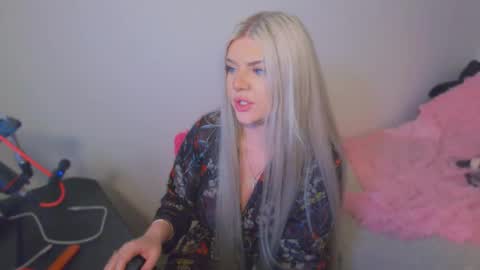 Snapshot of paradise_for_you_ chatting on November 30, 4:05 am Victoria online show from November 30, 4:05 am