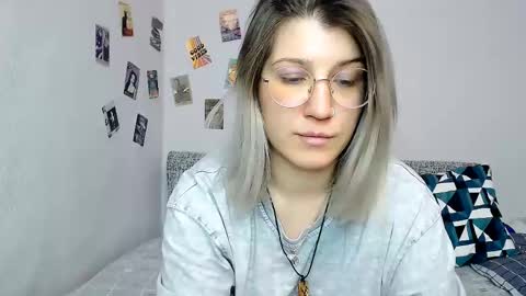 Snapshot of paradisexparadisex chatting on January 19, 2:47 am paradisexparadisex online show from January 19, 2:47 am