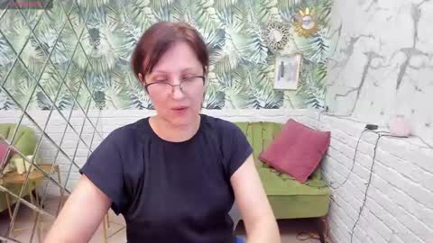 Snapshot of paris_cherry chatting on January 7, 11:35 pm Paris online show from January 7, 11:35 pm