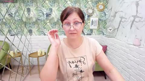 Snapshot of paris_cherry chatting on January 19, 8:19 pm Paris online show from January 19, 8:19 pm