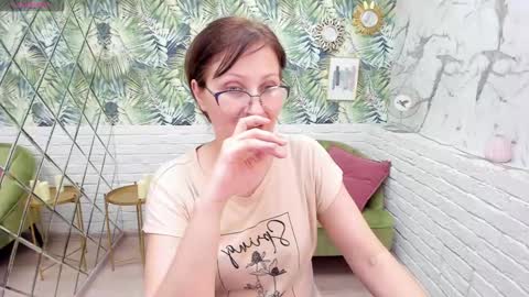 Snapshot of paris_cherry chatting on January 19, 11:21 pm Paris online show from January 19, 11:21 pm