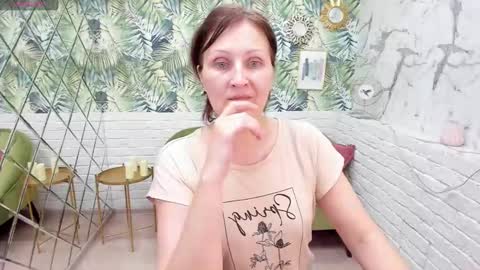 Snapshot of paris_cherry chatting on January 20, 2:22 am Paris online show from January 20, 2:22 am