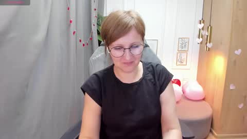 Snapshot of paris_cherry chatting on February 18, 1:33 pm Paris online show from February 18, 1:33 pm