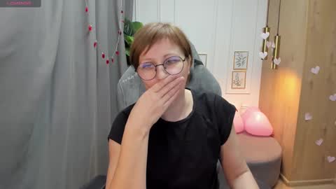 Snapshot of paris_cherry chatting on February 18, 7:52 pm Paris online show from February 18, 7:52 pm