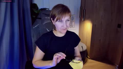 Snapshot of paris_cherry chatting on February 22, 1:35 pm Paris online show from February 22, 1:35 pm