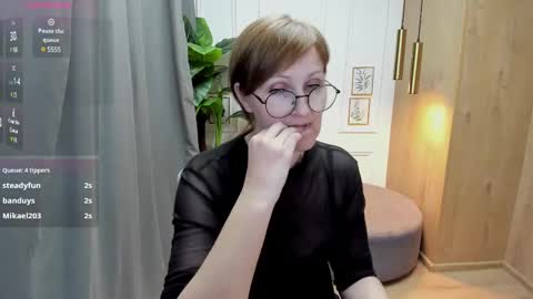 Snapshot of paris_cherry chatting on March 12, 4:35 pm Paris online show from March 12, 4:35 pm