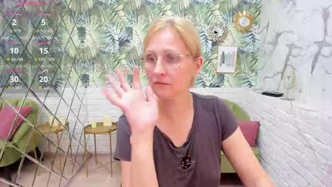 Snapshot of paris_cherry chatting on September 14, 8:41 pm Paris online show from September 14, 8:41 pm