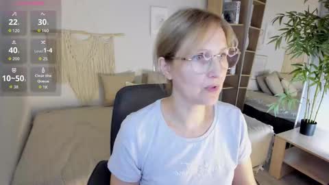 Snapshot of paris_cherry chatting on September 18, 7:27 pm Paris online show from September 18, 7:27 pm