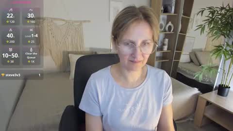 Snapshot of paris_cherry chatting on September 21, 7:59 pm Paris online show from September 21, 7:59 pm