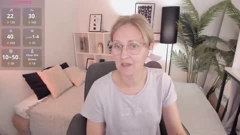 Snapshot of paris_cherry chatting on October 12, 8:08 pm Paris online show from October 12, 8:08 pm