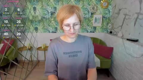 Snapshot of paris_cherry chatting on May 8, 4:40 am Paris online show from May 8, 4:40 am