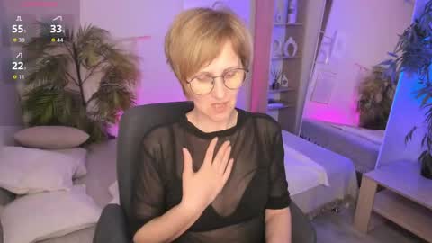 Snapshot of paris_cherry chatting on May 27, 6:49 pm Paris online show from May 27, 6:49 pm