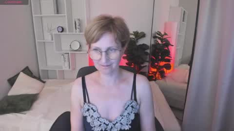 Snapshot of paris_cherry chatting on June 7, 4:49 am Paris online show from June 7, 4:49 am