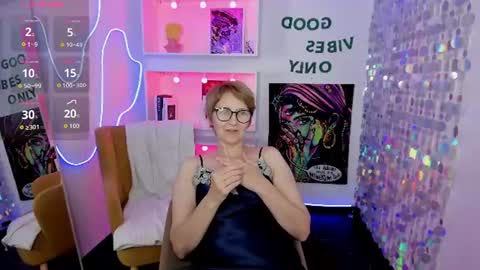Snapshot of paris_cherry chatting on July 29, 6:28 pm Paris online show from July 29, 6:28 pm