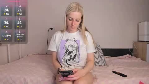 Snapshot of paris_hilt_on chatting on February 16, 12:21 pm Sasha online show from February 16, 12:21 pm