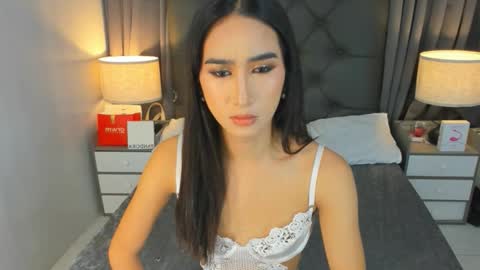 parismilker online show from December 14, 11:09 pm