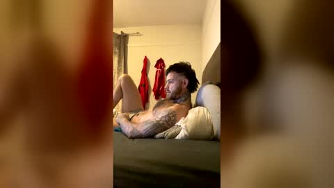 parkertom525 online show from April 11, 10:47 pm