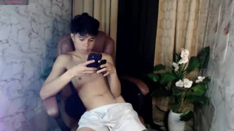 Snapshot of parkseo_yeon chatting on May 3, 5:02 am HENRY online show from May 3, 5:02 am