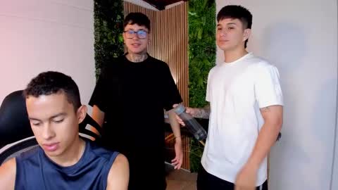Snapshot of party_guyssex chatting on March 6, 1:14 pm liampacoyosh and erick online show from March 6, 1:14 pm