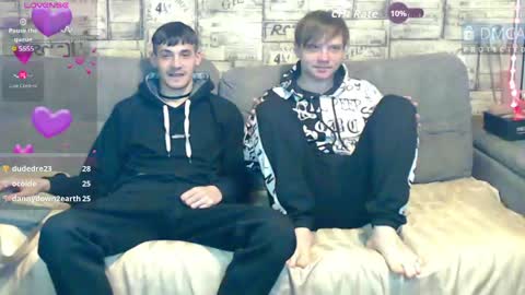 Snapshot of passionate_bonds chatting on May 15, 11:23 pm Max tall dark-haired guy with tattoos and Phil blond-haired online show from May 15, 11:23 pm
