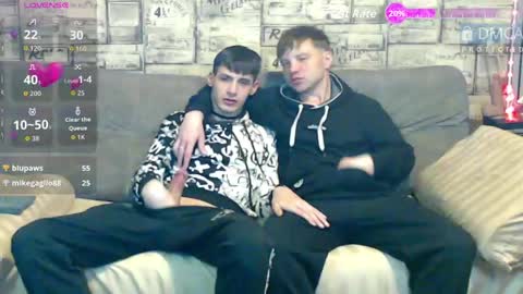 Snapshot of passionate_bonds chatting on May 20, 4:40 am Max tall dark-haired guy with tattoos and Phil blond-haired online show from May 20, 4:40 am