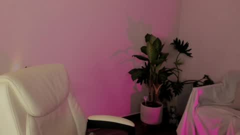    online show from April 7, 2:01 am