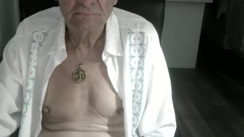 Snapshot of pastelito76 chatting on March 4, 1:44 am Bob online show from March 4, 1:44 am
