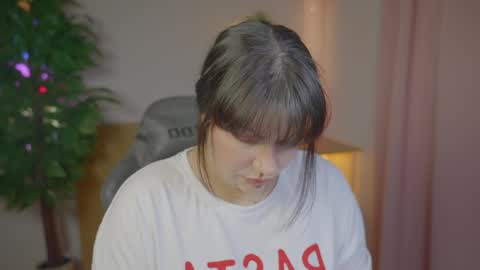 Snapshot of patricia_bennett chatting on May 3, 2:23 pm Patricia online show from May 3, 2:23 pm