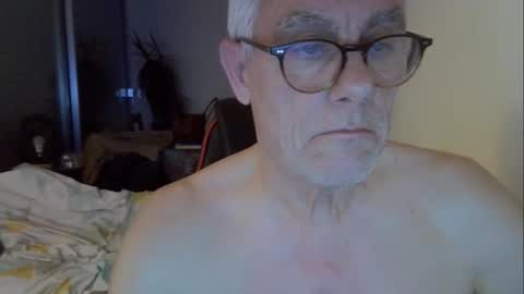 Snapshot of patrick5275 chatting on April 24, 9:17 pm patrick5275 online show from April 24, 9:17 pm