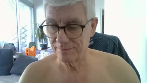 Snapshot of patrick5275 chatting on April 30, 8:31 am patrick5275 online show from April 30, 8:31 am