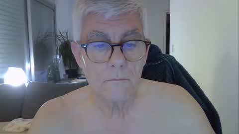 Snapshot of patrick5275 chatting on May 1, 4:39 am patrick5275 online show from May 1, 4:39 am