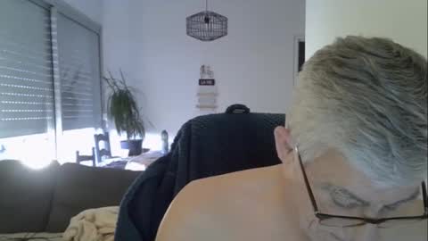 Snapshot of patrick5275 chatting on May 9, 5:23 am patrick5275 online show from May 9, 5:23 am