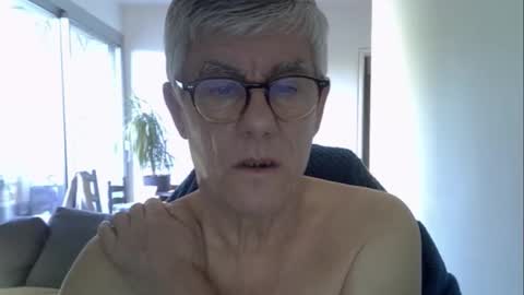 Snapshot of patrick5275 chatting on May 25, 5:24 am patrick5275 online show from May 25, 5:24 am