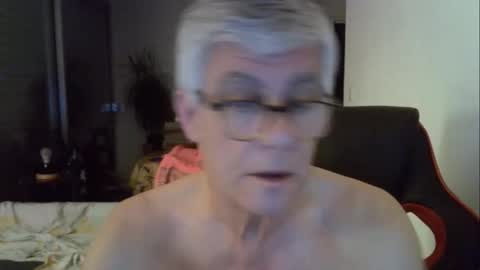 Snapshot of patrick5275 chatting on May 31, 10:55 pm patrick5275 online show from May 31, 10:55 pm
