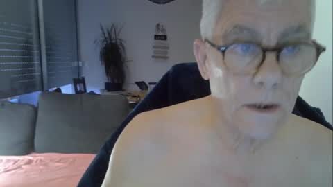 Snapshot of patrick5275 chatting on June 6, 4:17 am patrick5275 online show from June 6, 4:17 am