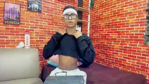 Snapshot of patrick_lovee chatting on June 13, 12:36 pm Patrick online show from June 13, 12:36 pm