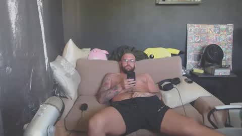 patrickmorris92 online show from April 7, 1:00 pm