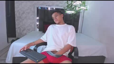 Snapshot of patriick_miller chatting on February 19, 3:30 pm patriick_miller online show from February 19, 3:30 pm