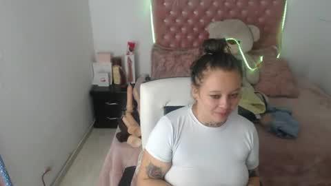 Snapshot of patty_squirt87 chatting on June 23, 11:52 am patty squirt87 online show from June 23, 11:52 am