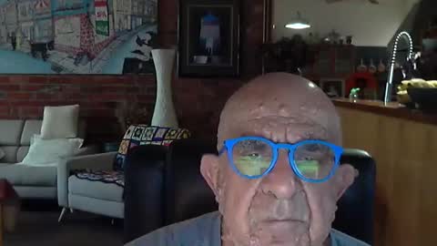 Snapshot of patvac chatting on April 2, 10:18 pm patvac online show from April 2, 10:18 pm