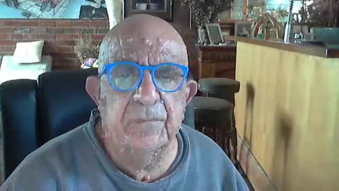 Snapshot of patvac chatting on April 23, 12:12 am patvac online show from April 23, 12:12 am