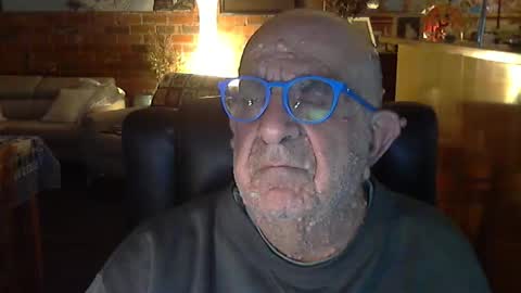 Snapshot of patvac chatting on May 4, 1:51 pm patvac online show from May 4, 1:51 pm