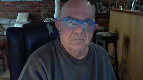 Snapshot of patvac chatting on May 6, 11:54 pm patvac online show from May 6, 11:54 pm